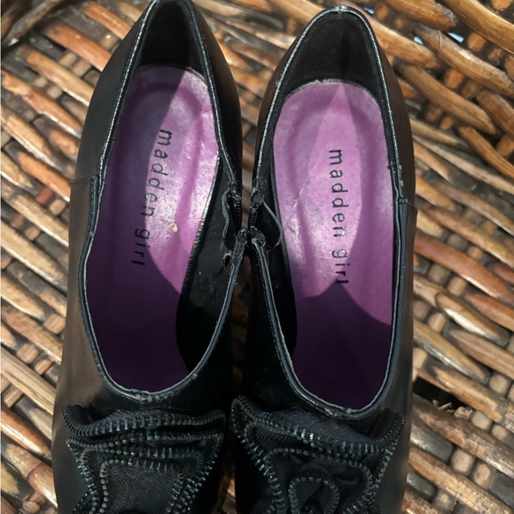 Madden Girl Shoes Women's Size
7.5  Black Rokker Zipper Flower
Pumps Booties - Picture 7 of 8